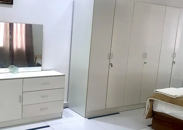 Oyo 157 Dream Barka Hotel